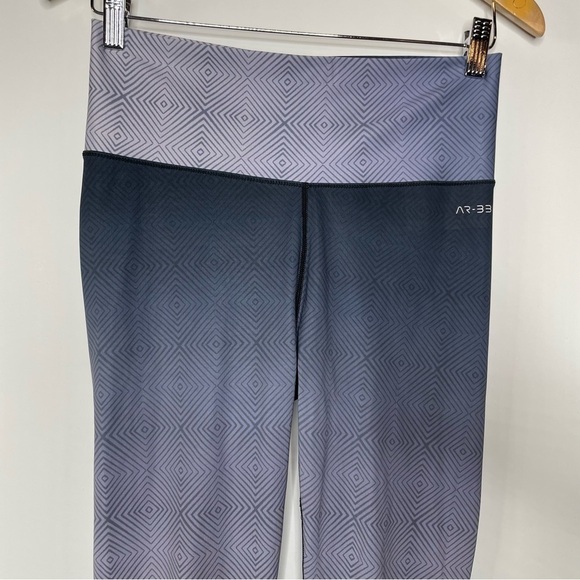 AR-33 Alpha High Waist Ombré Leggings Medium - Picture 4 of 7